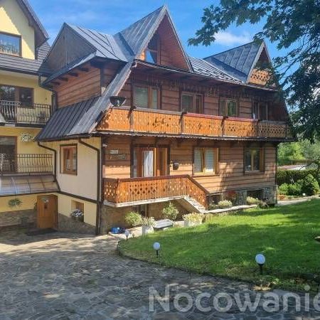 Camera cvadrupla cu duș cu grădină