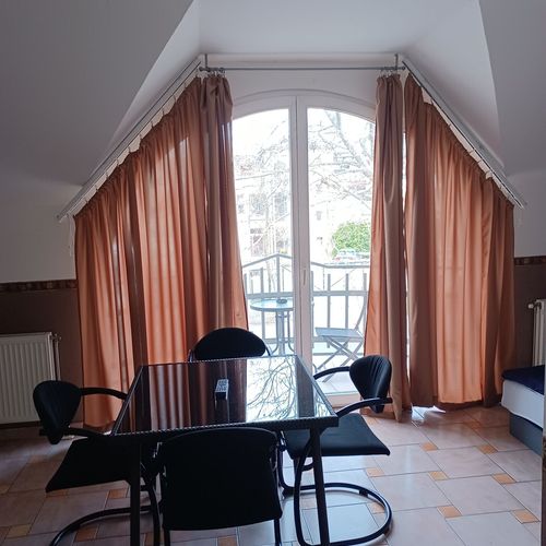 Apartament la etaj cu balcon cu 1 camera pentru 4 pers.