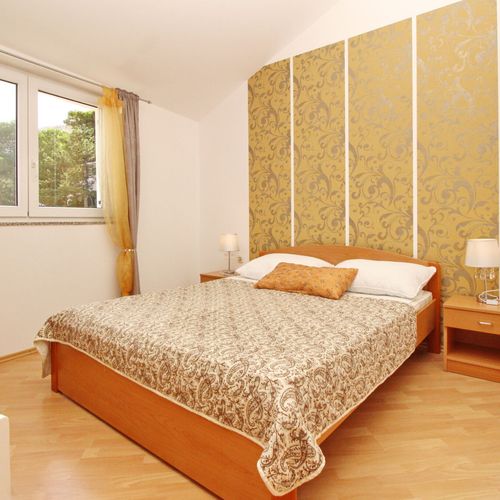 Apartament classic cu vedere parțială spre mare cu 2 camere pentru 4 pers. (se poate solicita pat suplimentar)
