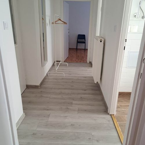 Apartament standard la etaj pentru 4 pers. (se inchirieaza doar integral)