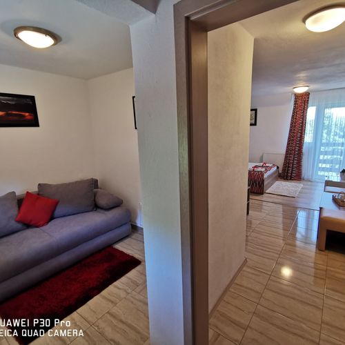 Apartament classic la etaj pentru 4 pers. (se inchirieaza doar integral)