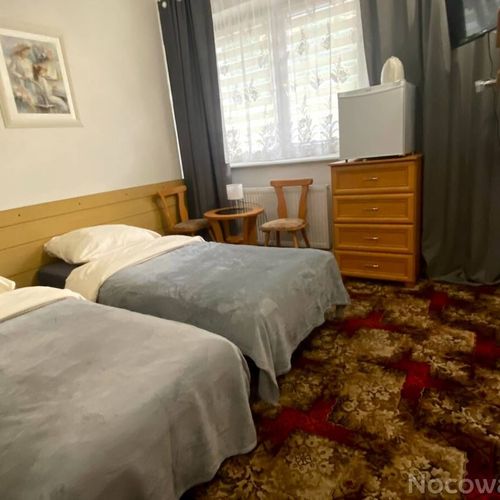 Camera twin cu duș
