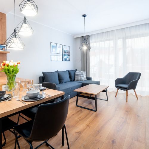 Apartament 4-osobowy z balkonem z widokiem na góry z 2 pomieszczeniami sypialnianymi