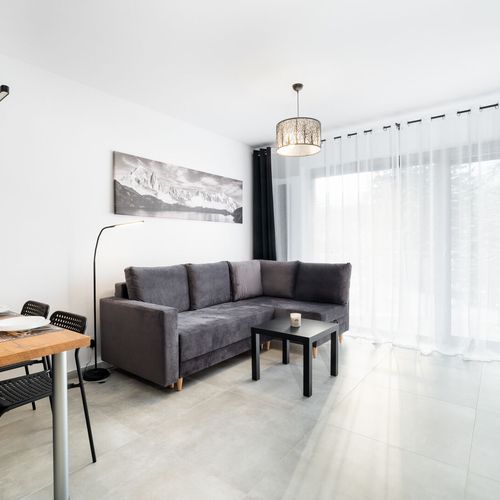 Apartament 4-osobowy z balkonem z widokiem na góry z 2 pomieszczeniami sypialnianymi