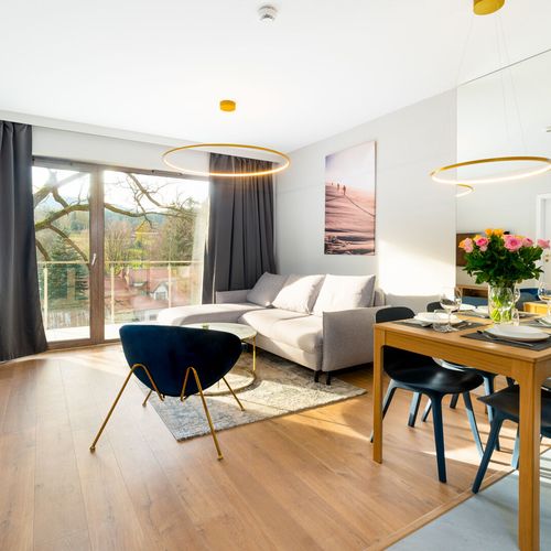 Apartament 4-osobowy z balkonem z widokiem na góry z 2 pomieszczeniami sypialnianymi