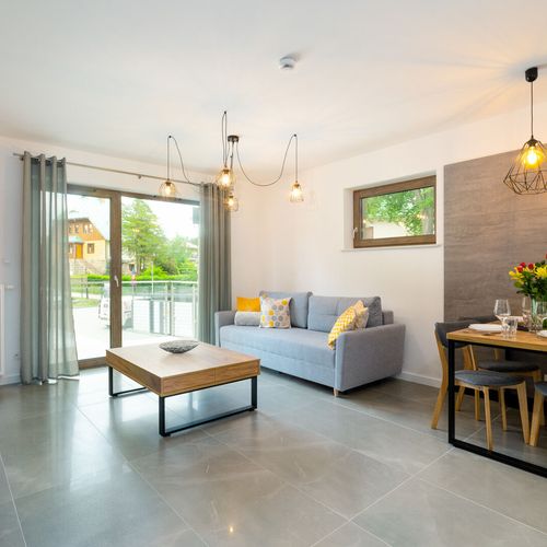 Apartament 4-osobowy z balkonem z 2 pomieszczeniami sypialnianymi