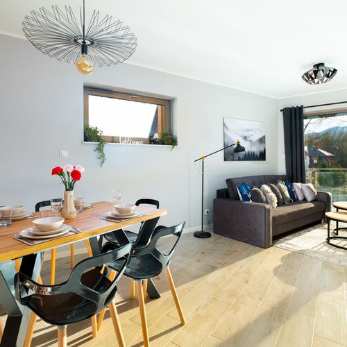 Apartament 6-osobowy z balkonem z widokiem na góry z 3 pomieszczeniami sypialnianymi