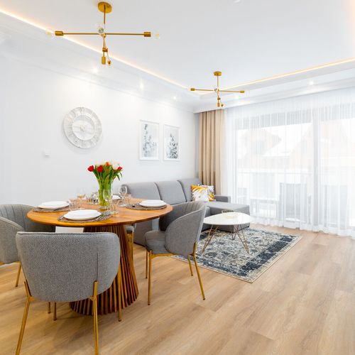 Apartament 4-osobowy z balkonem z widokiem na góry z 2 pomieszczeniami sypialnianymi