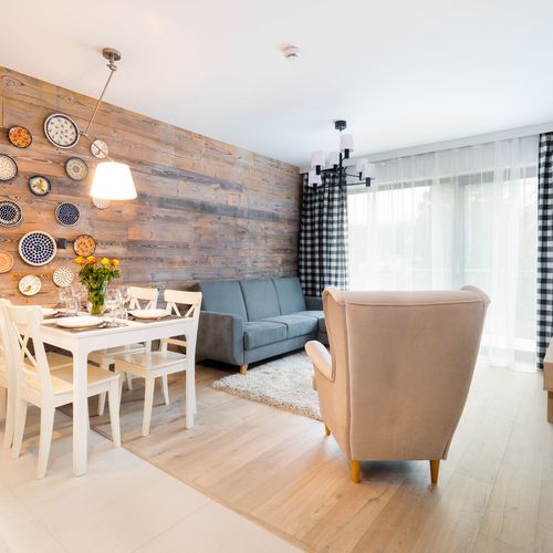 Apartament 4-osobowy z balkonem z widokiem na góry z 2 pomieszczeniami sypialnianymi