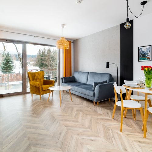 Apartament 4-osobowy z balkonem z widokiem na góry z 2 pomieszczeniami sypialnianymi
