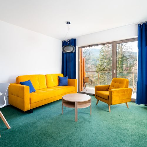Apartament 4-osobowy z balkonem z widokiem na góry z 2 pomieszczeniami sypialnianymi