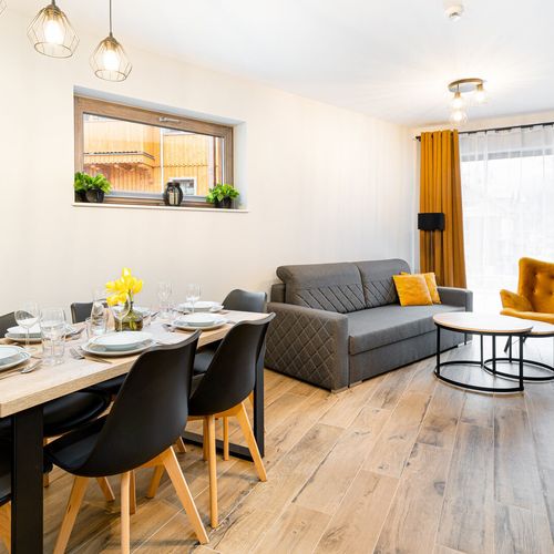 Apartament 6-osobowy z balkonem z widokiem na góry z 3 pomieszczeniami sypialnianymi