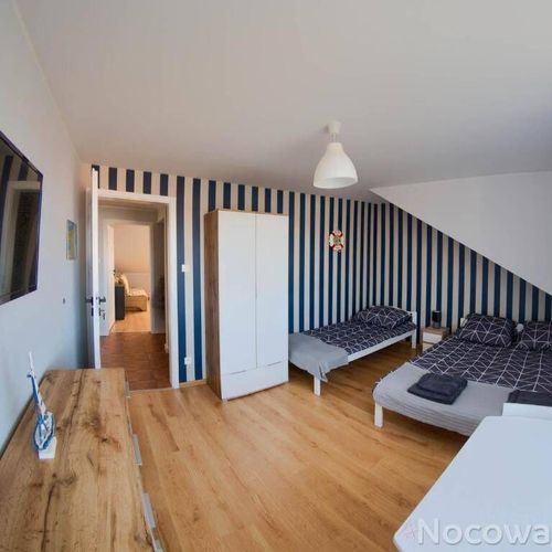 Pokój 3-osobowy z prysznicem z dostępem do ogrodu