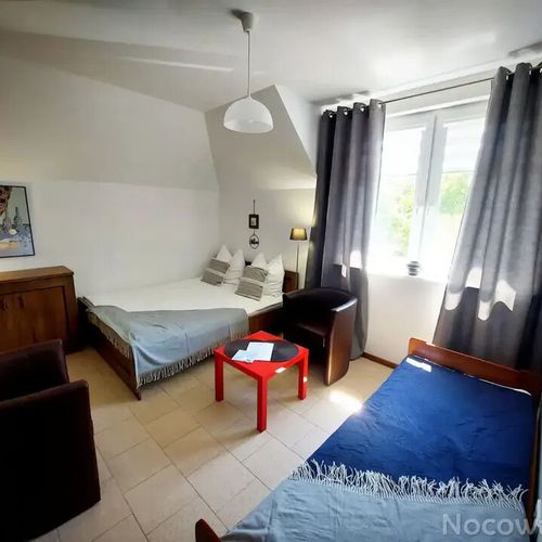 Camera tripla cu baie cu chicinetă comună (se poate solicita pat suplimentar)