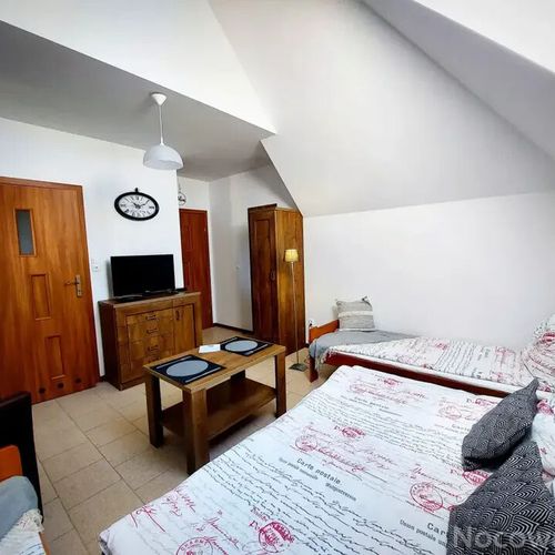 Camera cvadrupla cu baie cu chicinetă comună (se poate solicita pat suplimentar)