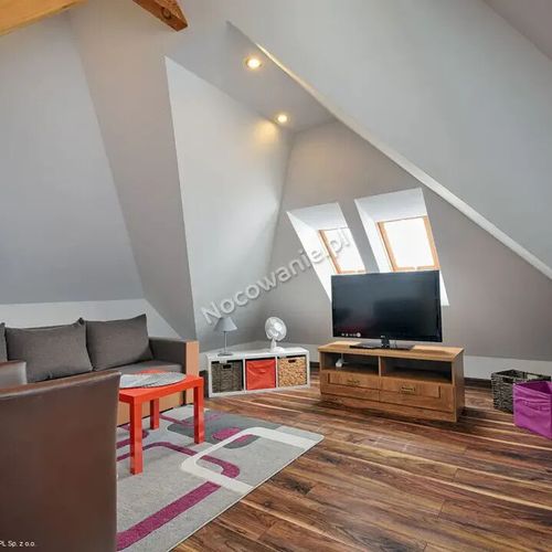 Apartament cu chicinetă proprie cu vedere spre pădure cu 2 camere pentru 4 pers. (se poate solicita pat suplimentar)