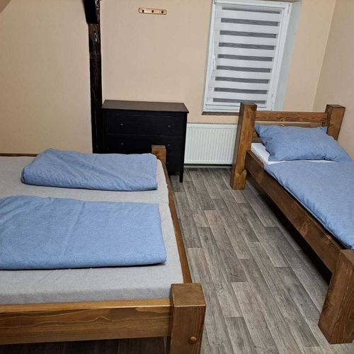 Camera tripla cu chicinetă comună