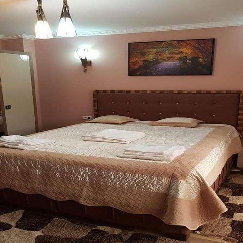 Casă de vacanță la etaj la parter pentru 10 pers. (se inchirieaza doar integral)
