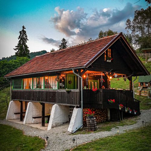 Casa rustică confort întreaga unitate pentru 4 pers. (se inchirieaza doar integral)