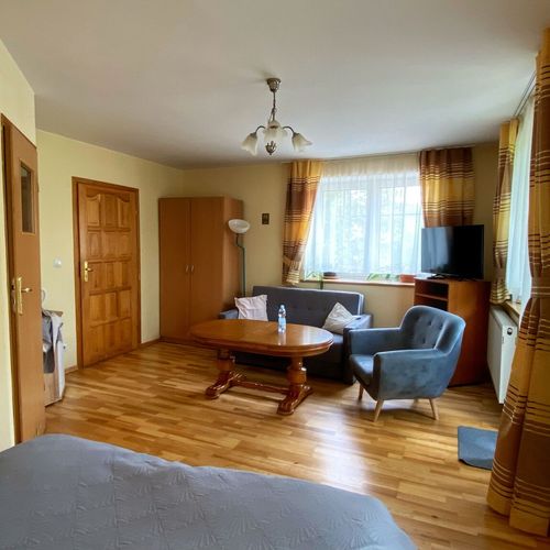 Camera cvadrupla cu balcon cu baie
