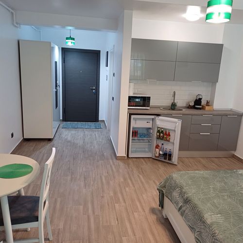 Apartament deluxe cu vedere spre mare pentru 2 pers. (se inchirieaza doar integral)