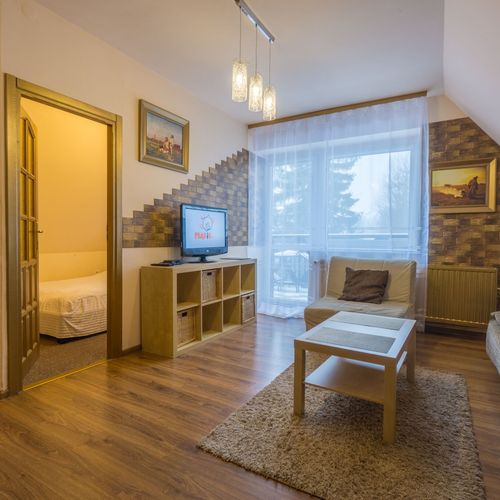 Apartament 4-osobowy na piętrze z balkonem z 2 pomieszczeniami sypialnianymi