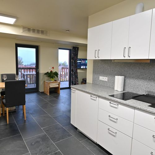 Apartament 4-osobowy z balkonem z widokiem na jezioro z 2 pomieszczeniami sypialnianymi