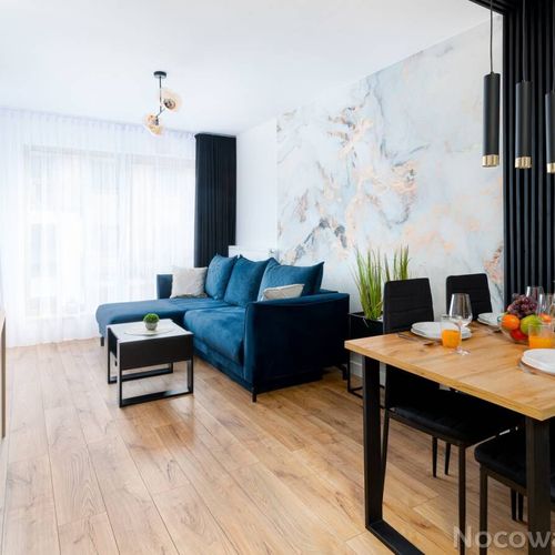 Apartament 4-osobowy z balkonem z 2 pomieszczeniami sypialnianymi