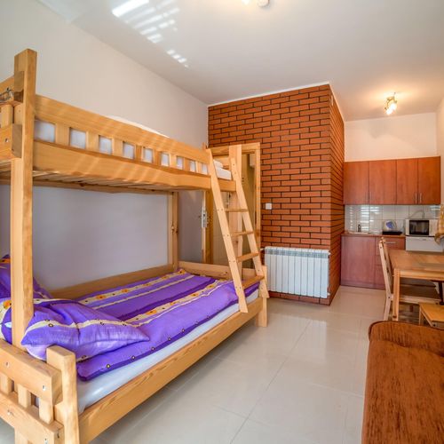 Pokoj pro 5 os. s výhledem do zahrady přízemní