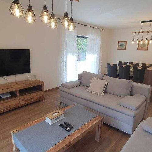 Apartament cu duș cu bucătărie proprie cu 1 camera pentru 2 pers. (se poate solicita pat suplimentar)