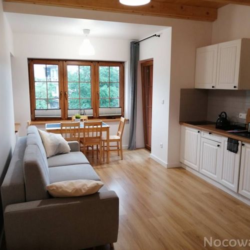 Apartament 4-osobowy z balkonem z łazienką z 2 pomieszczeniami sypialnianymi