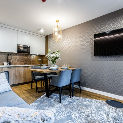 Apartament deluxe cu vedere spre munte cu 2 camere pentru 4 pers.