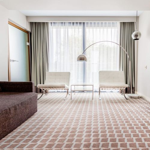 Apartament lux cu vedere parțială spre mare cu 2 camere pentru 4 pers.