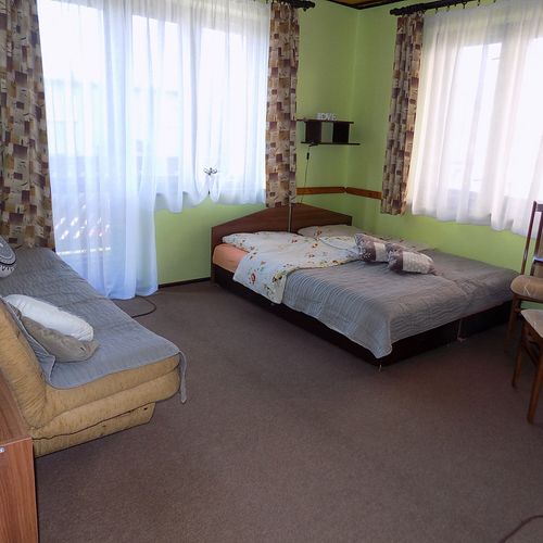 Camera tripla cu duș