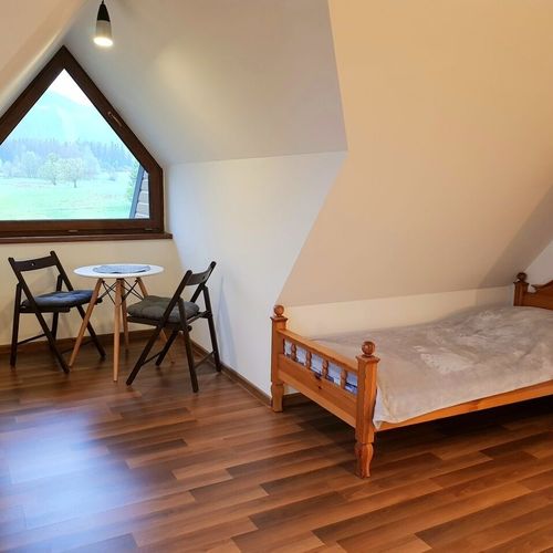 Apartament 4-osobowy na piętrze z widokiem na góry z 1 pomieszczeniem sypialnianym