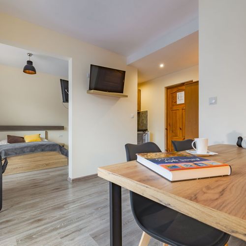 Apartament 4-osobowy na piętrze z widokiem na góry z 1 pomieszczeniem sypialnianym