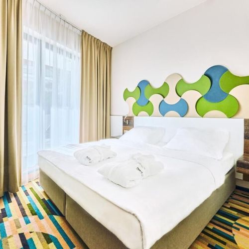 Apartament 6-osobowy Superior częściowy z widokiem na morze z 3 pomieszczeniami sypialnianymi