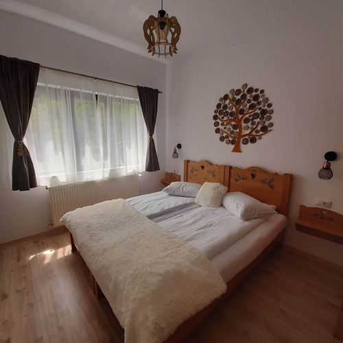 Cabană pentru 18 pers. (se inchirieaza doar integral)