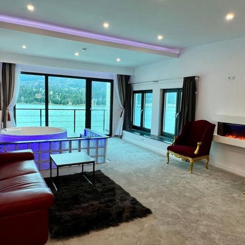 Camera dubla vip cu vedere spre lac