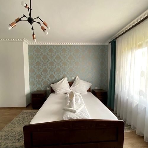 Apartament grand la etaj cu 2 camere pentru 4 pers.