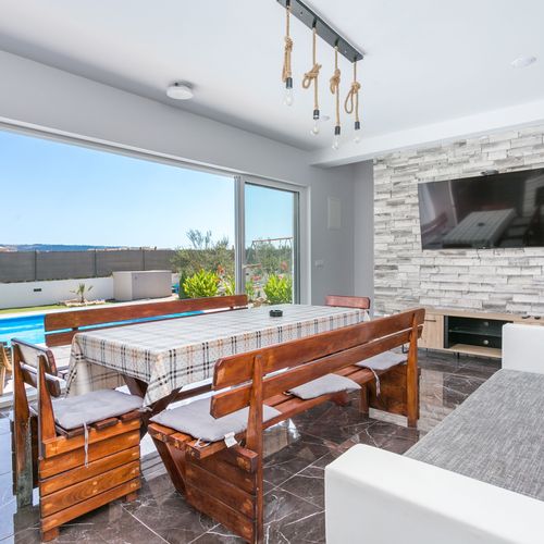 Apartament 8-osobowy z klimatyzacją z tarasem z 3 pomieszczeniami sypialnianymi K-21263