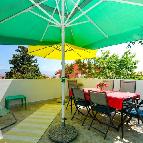 Apartament cu aer condiționat cu vedere spre mare cu 3 camere pentru 6 pers. A-22208-a