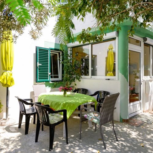 Apartament cu aer condiționat cu terasă cu 2 camere pentru 4 pers. A-22208-b