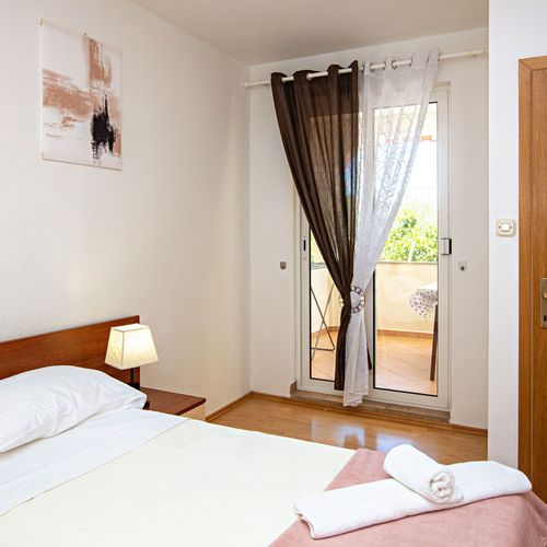Apartament 4-osobowy z klimatyzacją z tarasem z 2 pomieszczeniami sypialnianymi A-22375-b