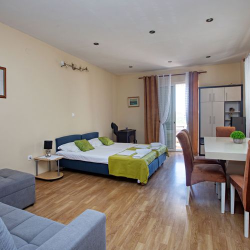 Apartament 4-osobowy z klimatyzacją z tarasem z 1 pomieszczeniem sypialnianym A-22375-f