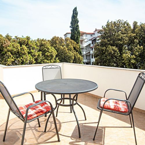 Apartament 4-osobowy z klimatyzacją z tarasem z 2 pomieszczeniami sypialnianymi A-22375-i