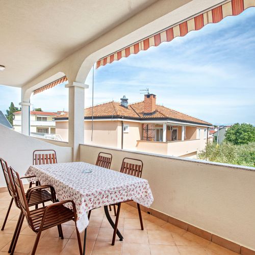 Apartament 6-osobowy z klimatyzacją z tarasem z 3 pomieszczeniami sypialnianymi A-22375-l