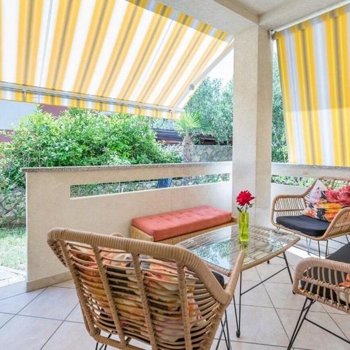 Apartament cu aer condiționat cu terasă cu 2 camere pentru 5 pers. A-22418-a