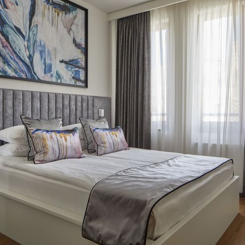 Apartament deluxe cu balcon cu 3 camere pentru 6 pers.