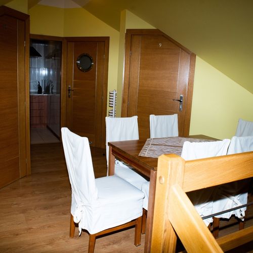 Apartament 4-osobowy na poddaszu z łazienką z 2 pomieszczeniami sypialnianymi